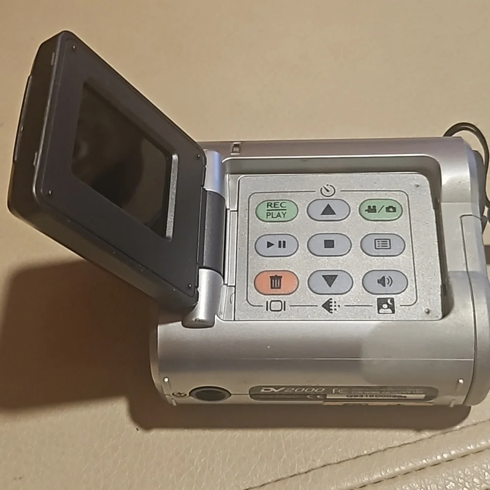 Video Camera - Picture 3 of 3